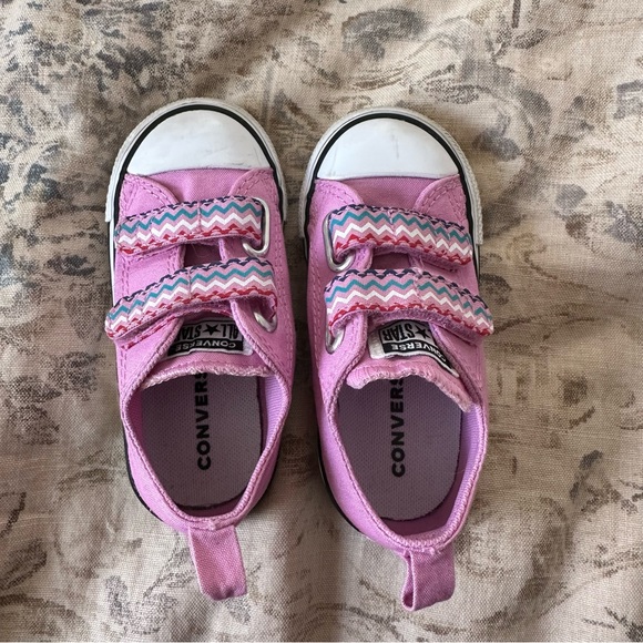 Converse Pink Toddler Sneakers Size 7 - Picture 2 of 4